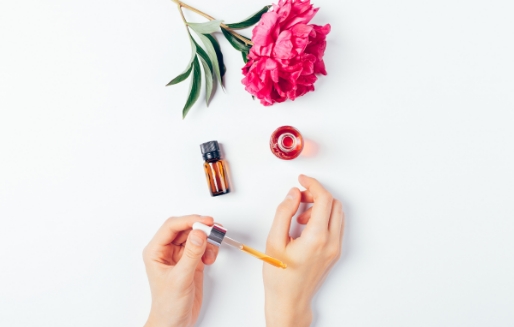 Serum ή booster: Ποια είναι η διαφορά τους & πώς τα χρησιμοποιούμε;